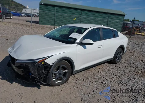 2025 Kia K4 Lxs z USA, uszkodzony, nr VIN 3KPFT4DE8SE006296